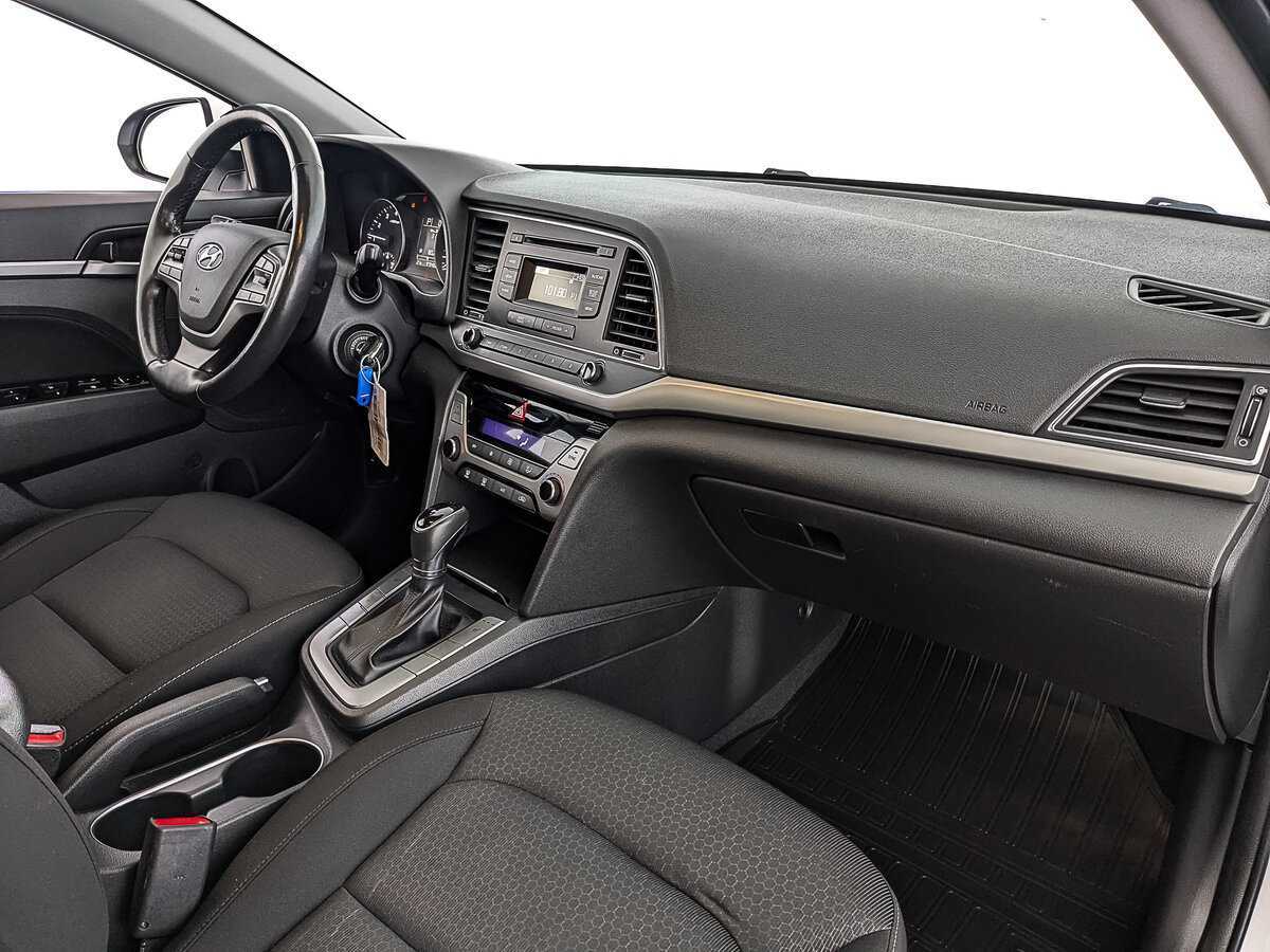 Hyundai Elantra 2018 года с пробегом. Фото: #12