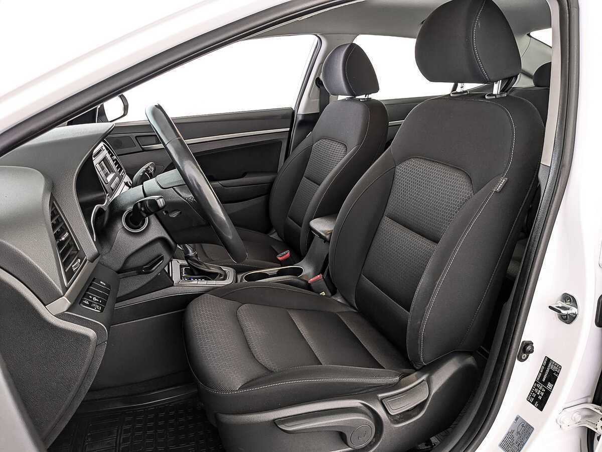 Hyundai Elantra 2018 года с пробегом. Фото: #18
