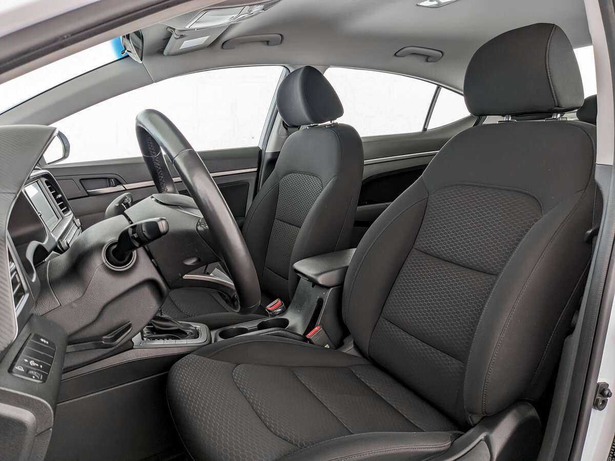 Hyundai Elantra 2020 года с пробегом. Фото: #15