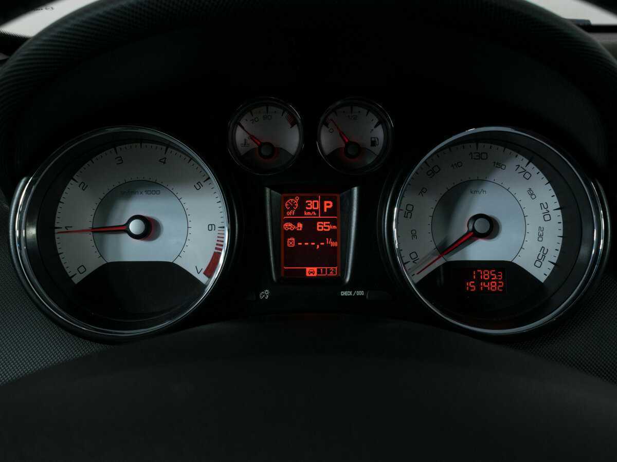 Peugeot 308 2012 года с пробегом. Фото: #10