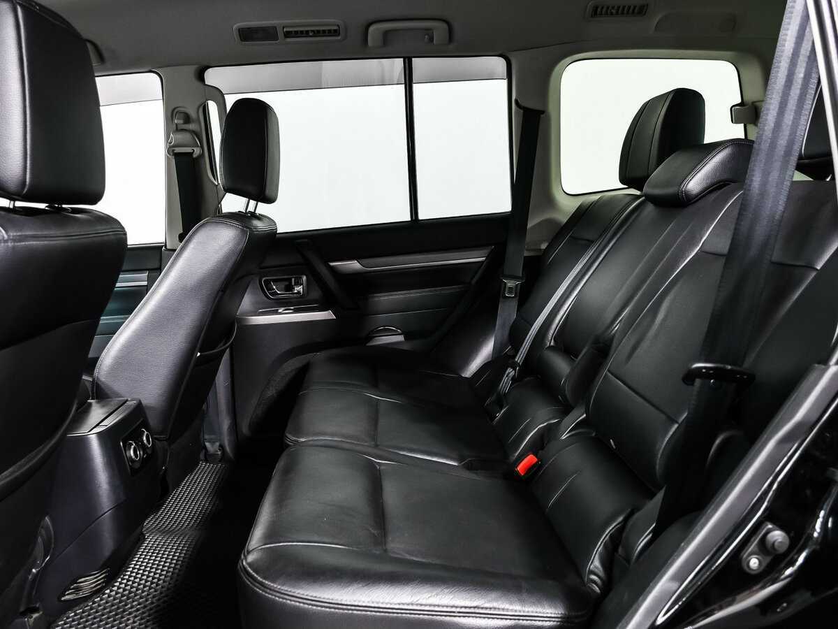 Mitsubishi Pajero 2015 года с пробегом. Фото: #12