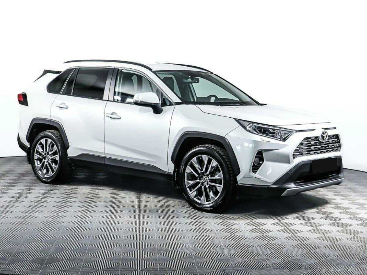 Toyota RAV4 2021 года с пробегом. Фото: #2
