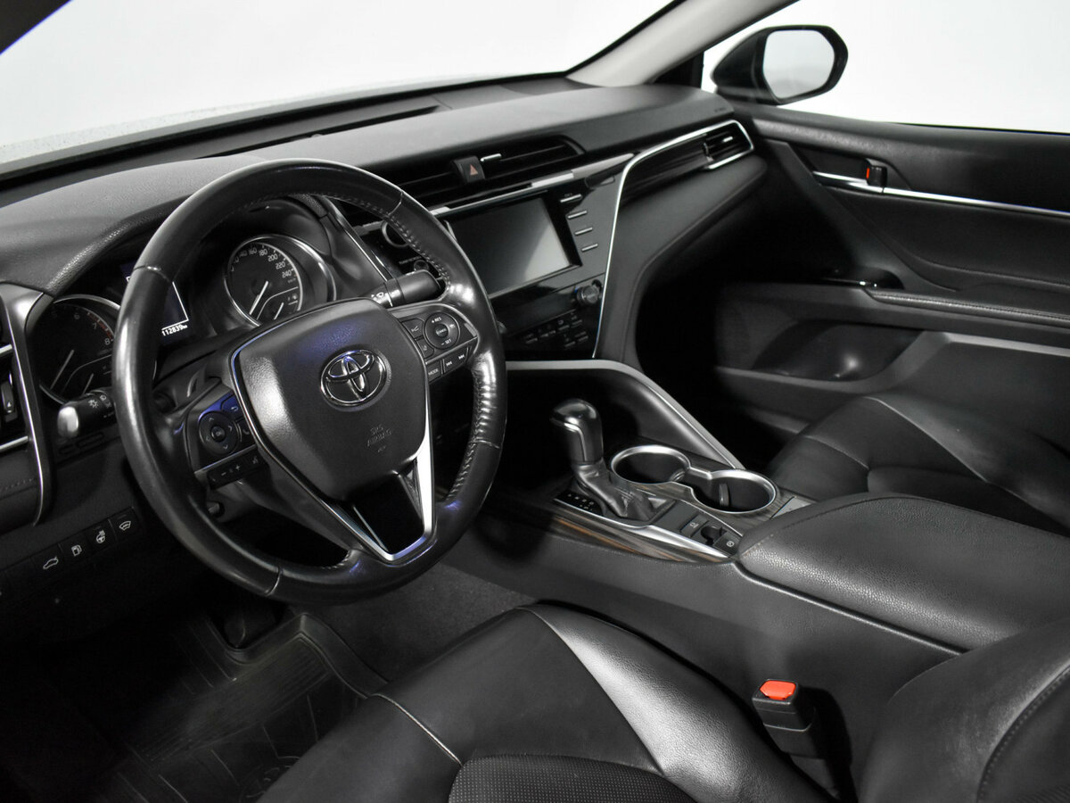 Toyota Camry 2018 года с пробегом. Фото: #6