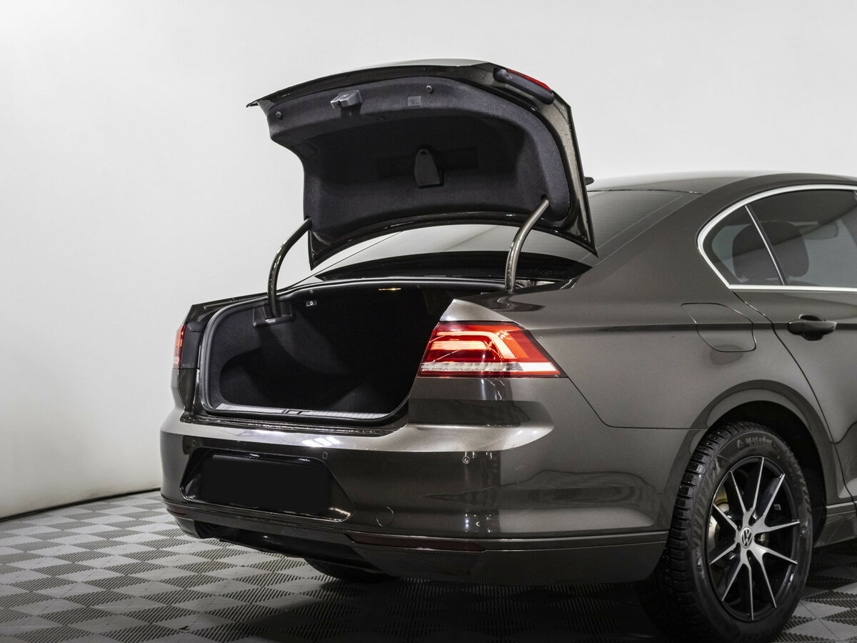 Volkswagen Passat 2017 года с пробегом. Фото: #13