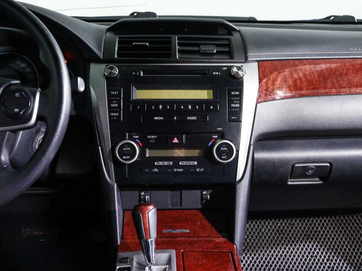 Toyota Camry 2013 года с пробегом. Фото: #12