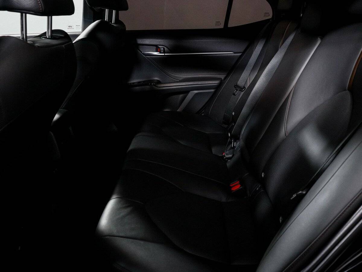 Toyota Camry 2018 года с пробегом. Фото: #9