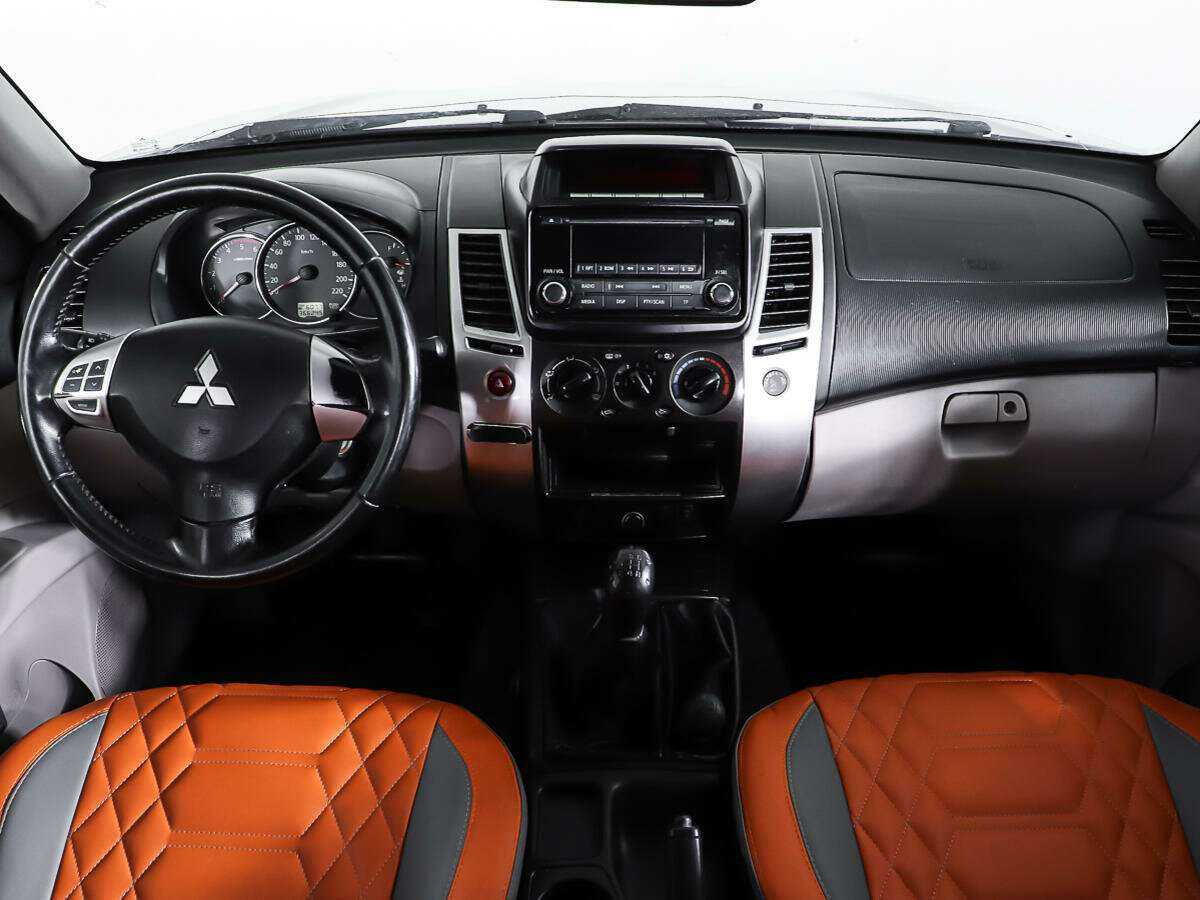 Mitsubishi Pajero Sport 2014 года с пробегом. Фото: #12