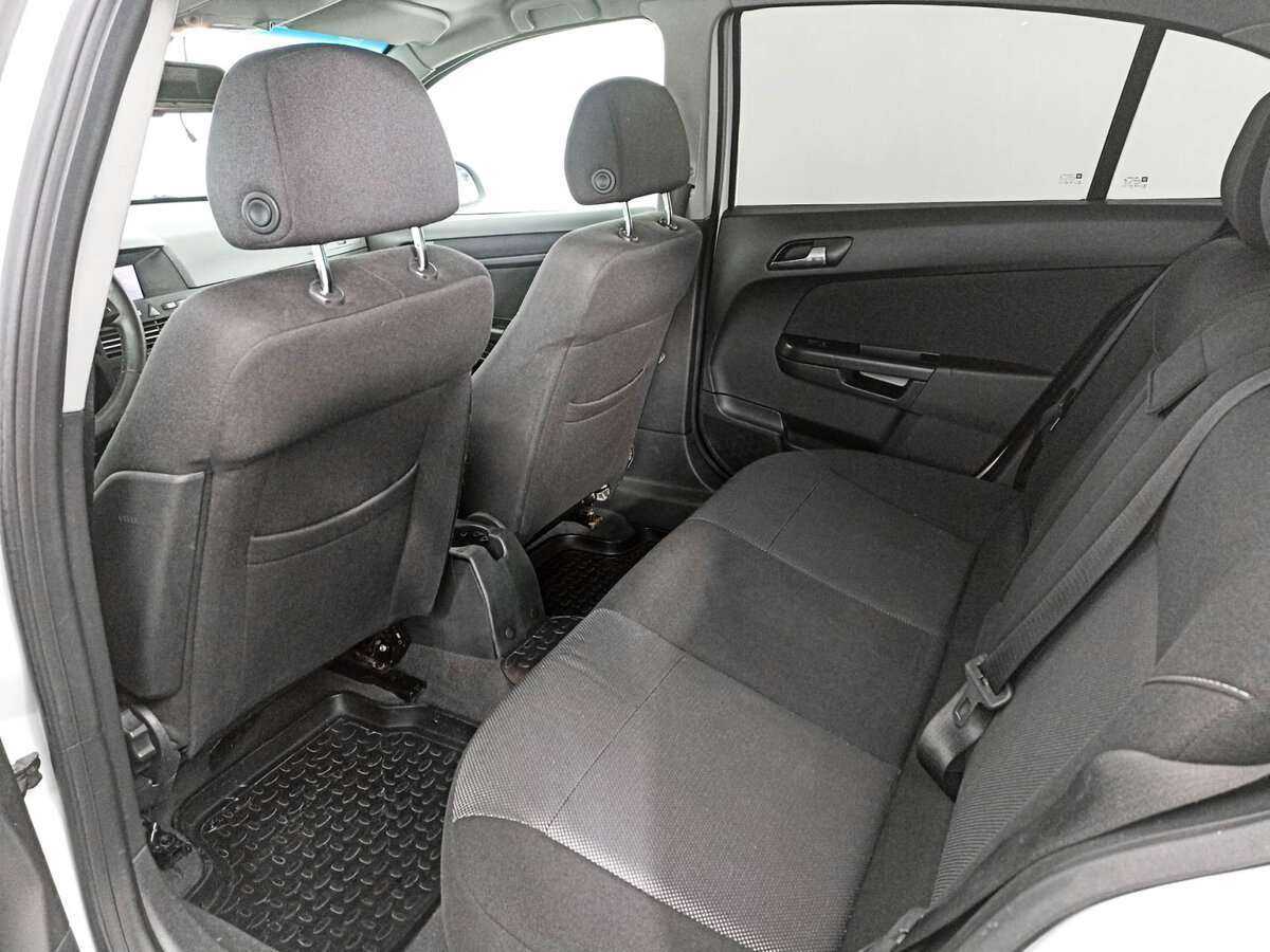 Opel Astra 2013 года с пробегом. Фото: #9