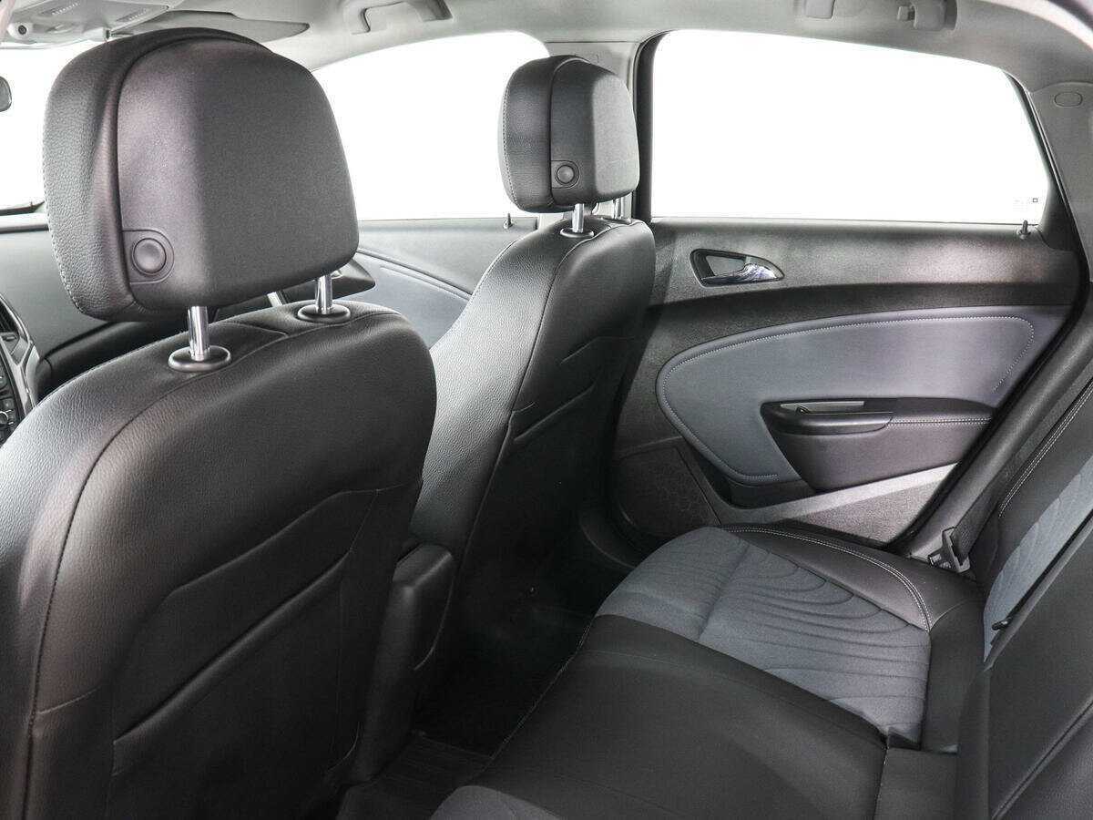 Opel Astra 2013 года с пробегом. Фото: #11