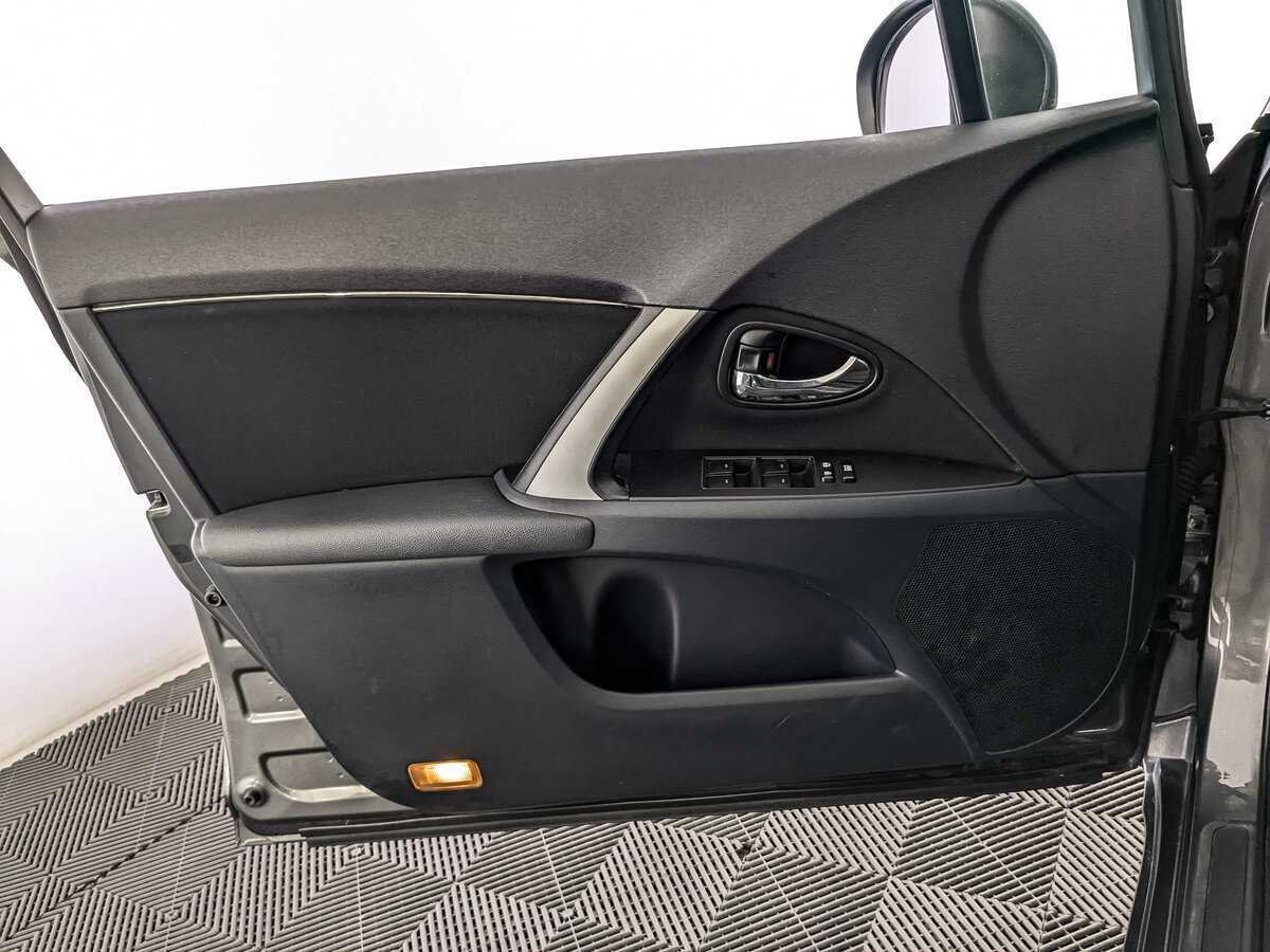 Toyota Avensis 2012 года с пробегом. Фото: #14