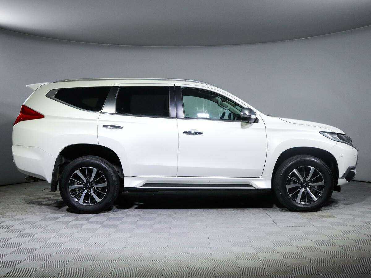 Mitsubishi Pajero Sport 2018 года с пробегом. Посмотреть фото