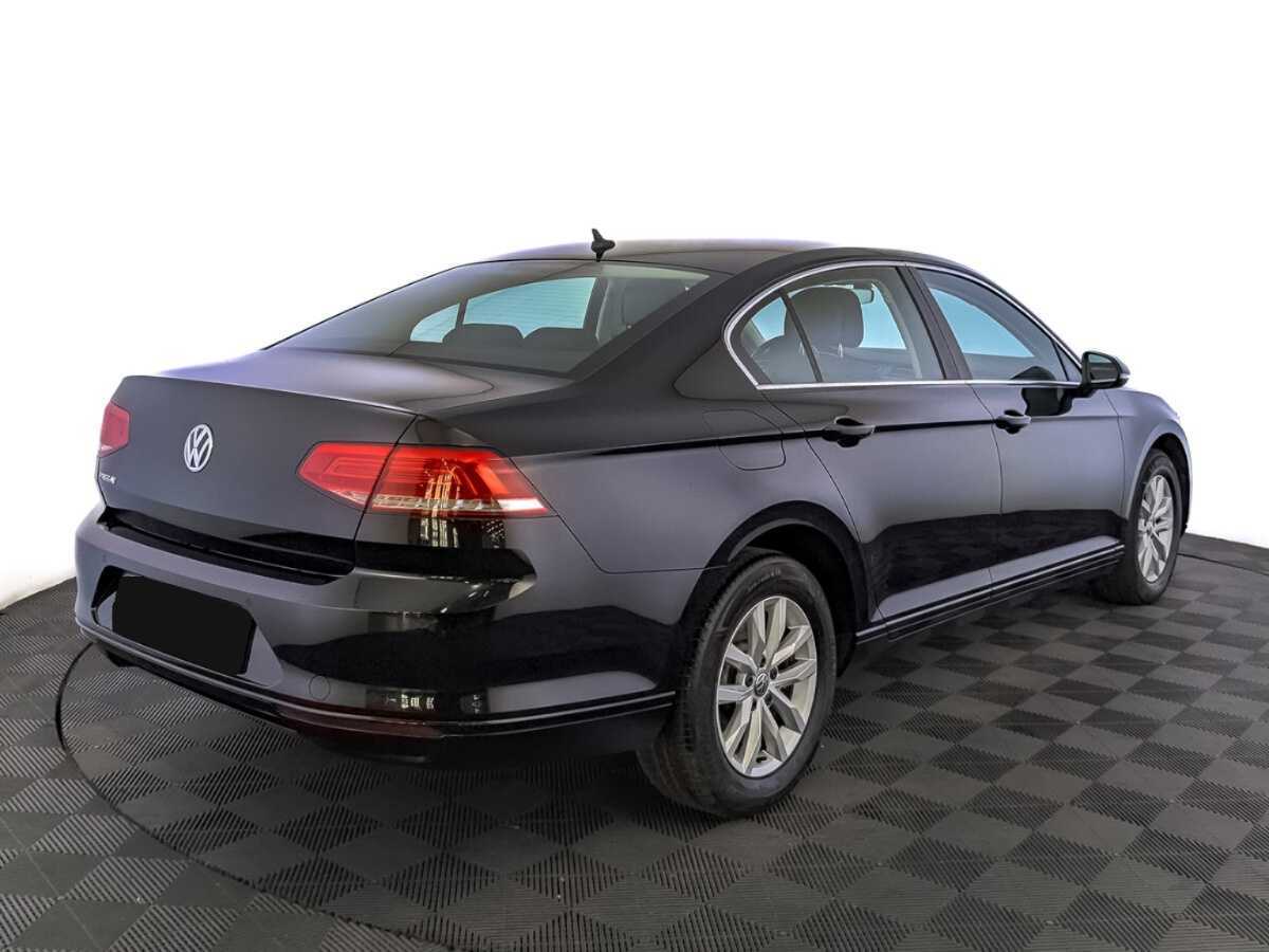 Volkswagen Passat 2018 года с пробегом. Фото: #4