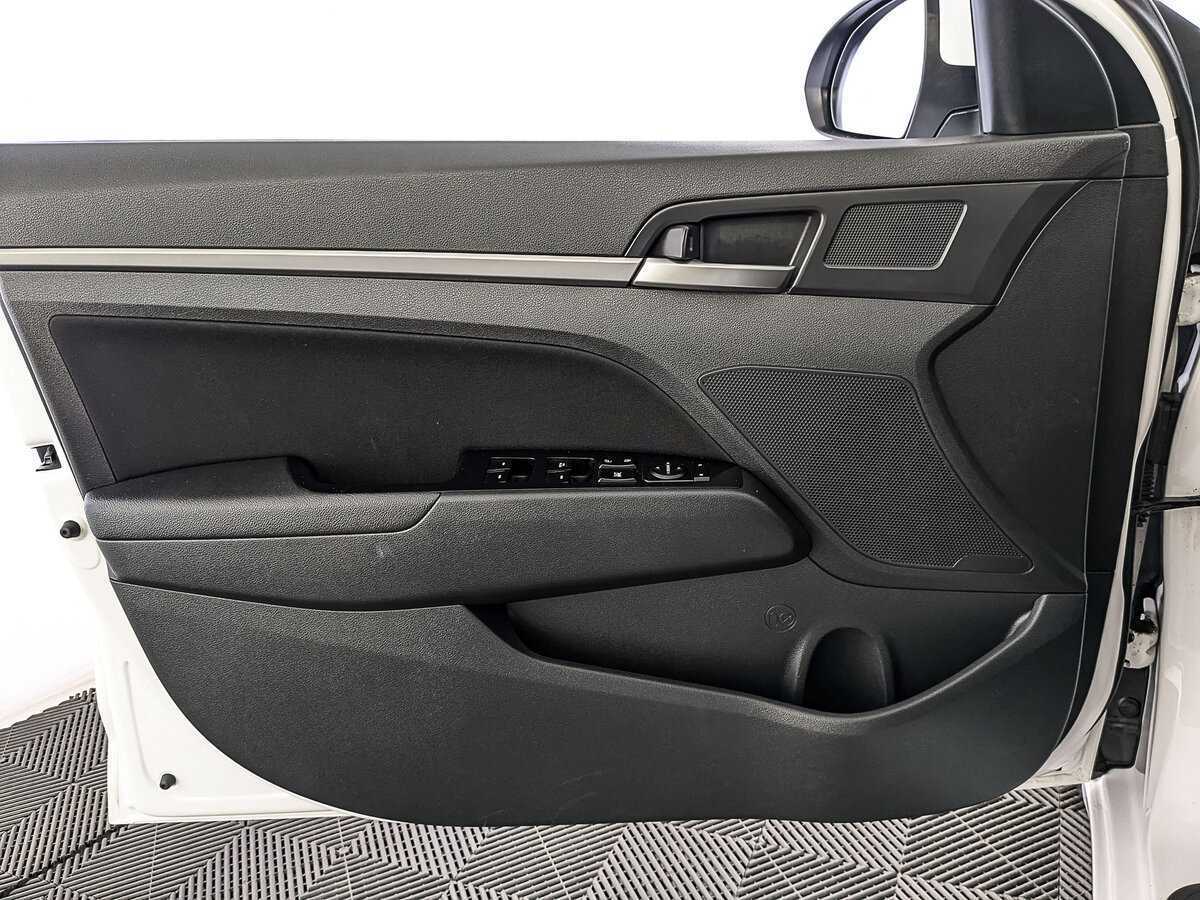Hyundai Elantra 2018 года с пробегом. Фото: #17