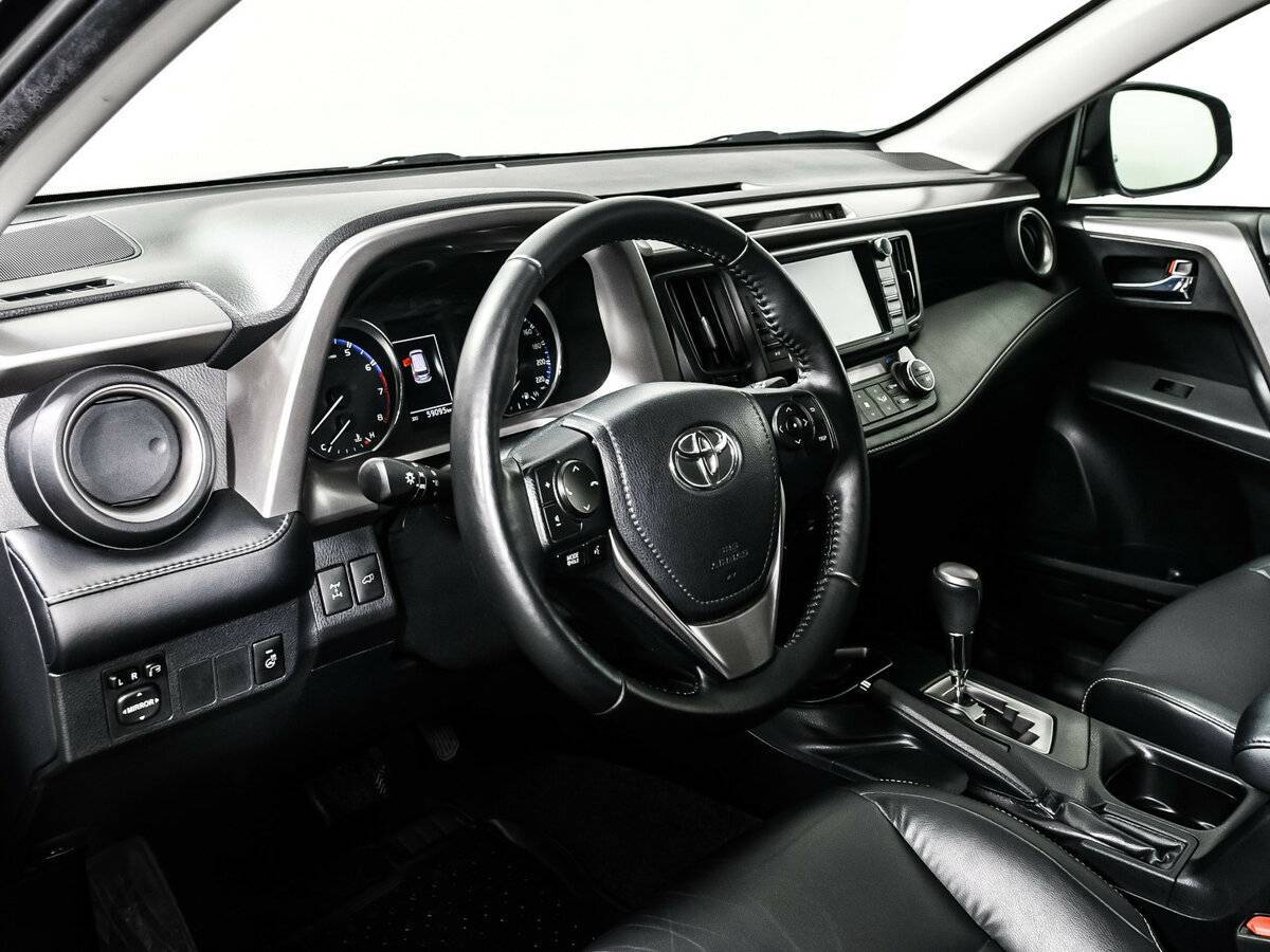 Toyota RAV4 2017 года с пробегом. Фото: #12