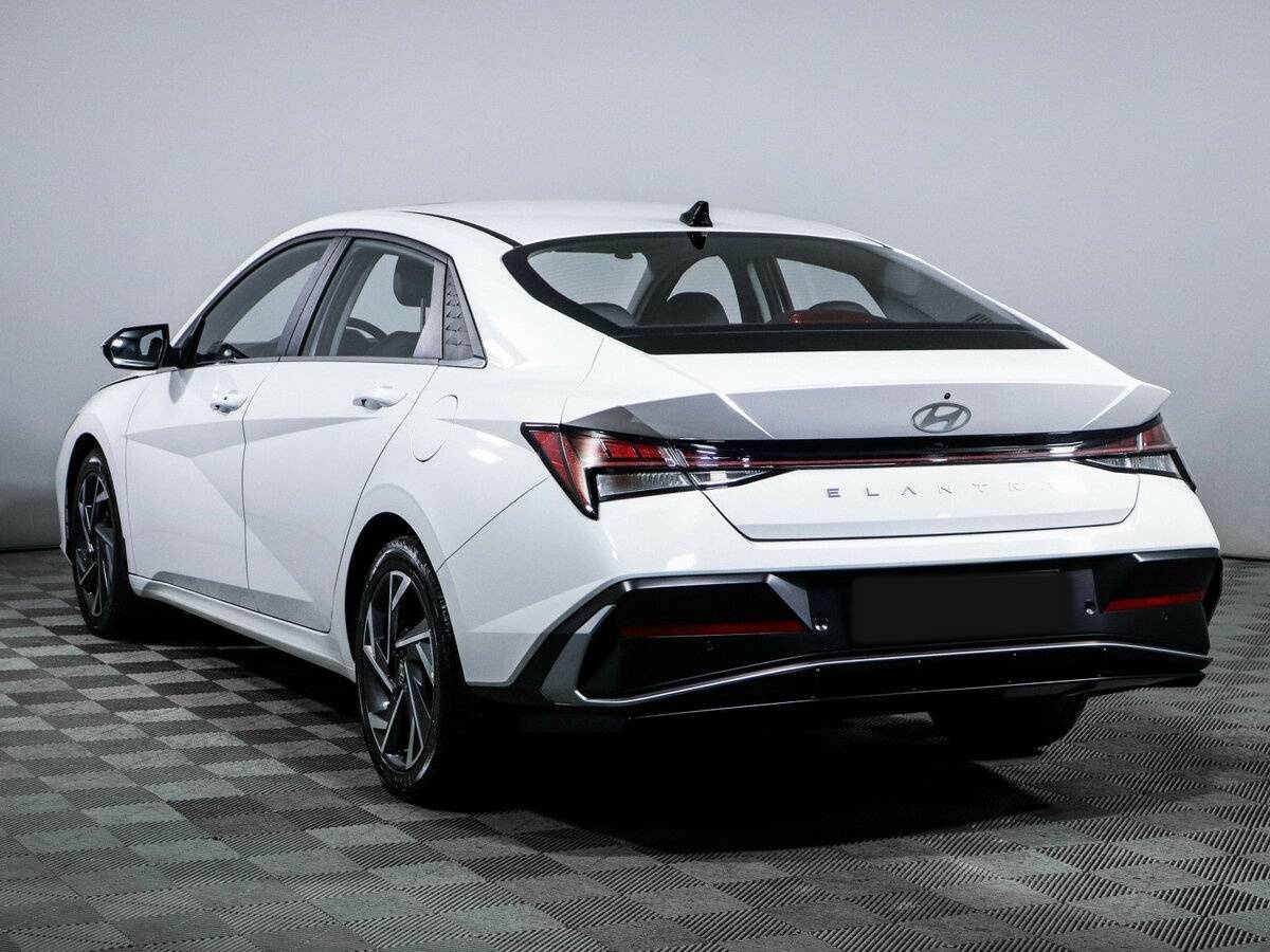 Hyundai Elantra 2023 года с пробегом. Фото: #6