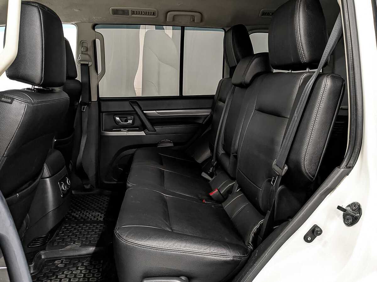 Mitsubishi Pajero 2015 года с пробегом. Фото: #17