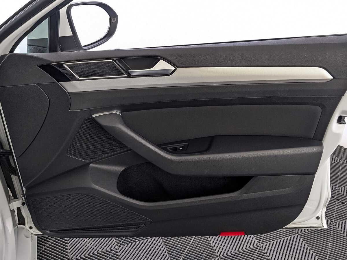 Volkswagen Passat 2019 года с пробегом. Фото: #24