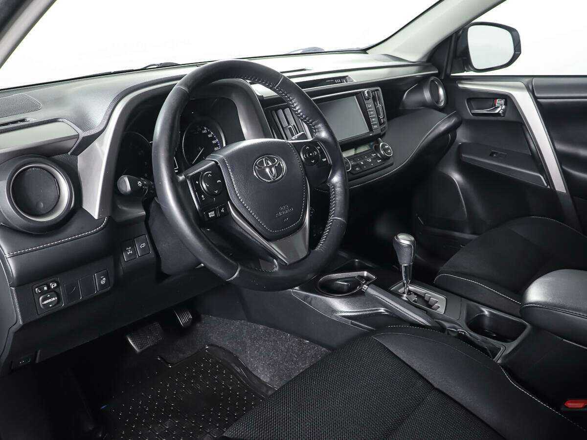 Toyota RAV4 2018 года с пробегом. Фото: #12