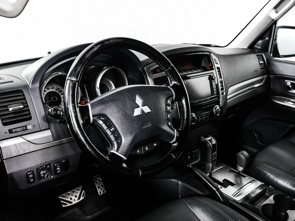 Mitsubishi Pajero 2015 года с пробегом. Фото: #12