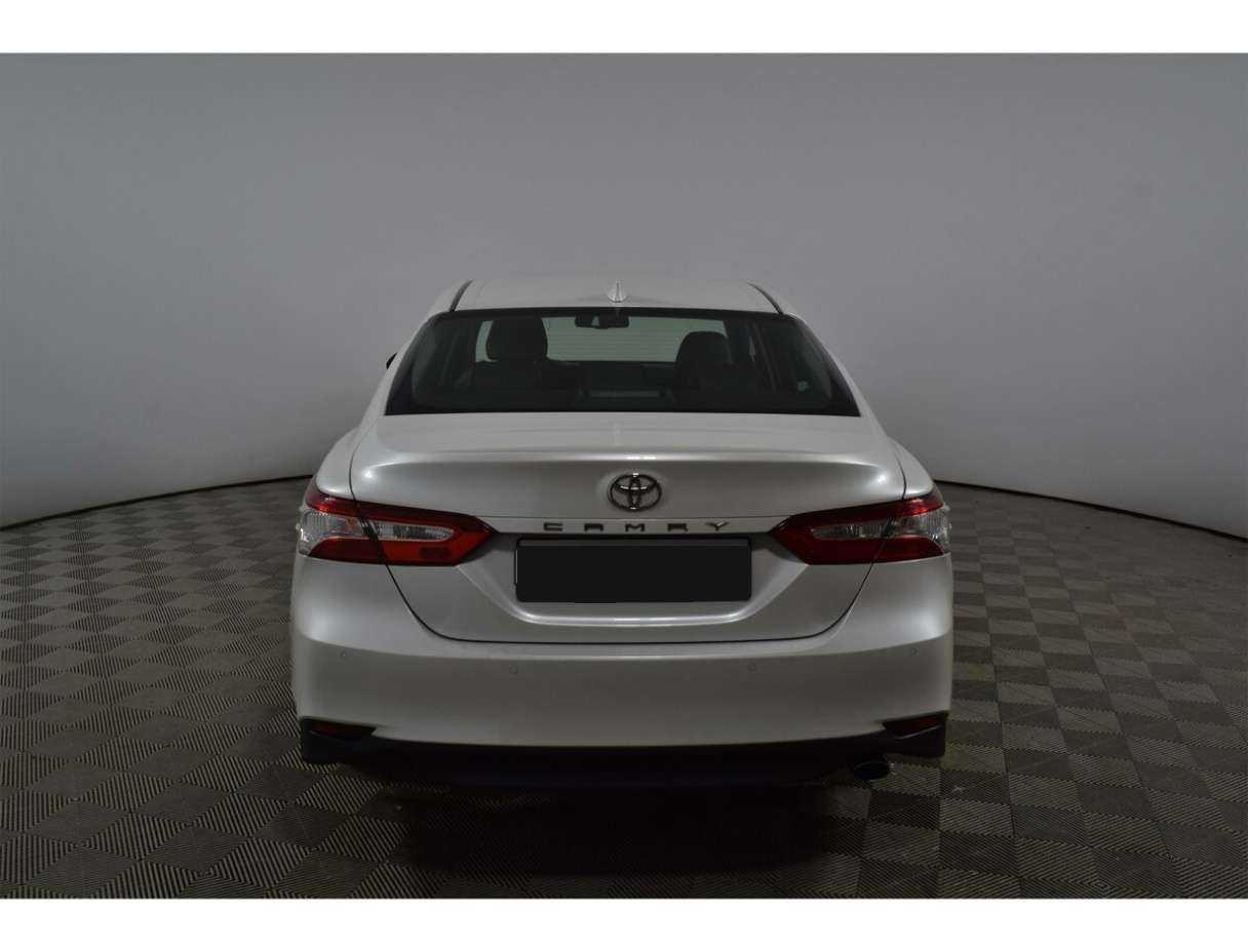 Toyota Camry 2021 года с пробегом. Фото: #5