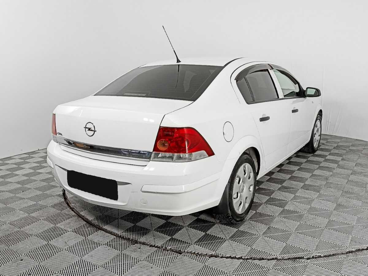 Opel Astra 2013 года с пробегом. Фото: #4