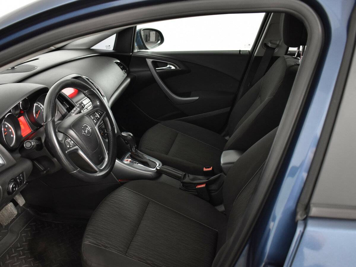 Opel Astra 2012 года с пробегом. Фото: #8