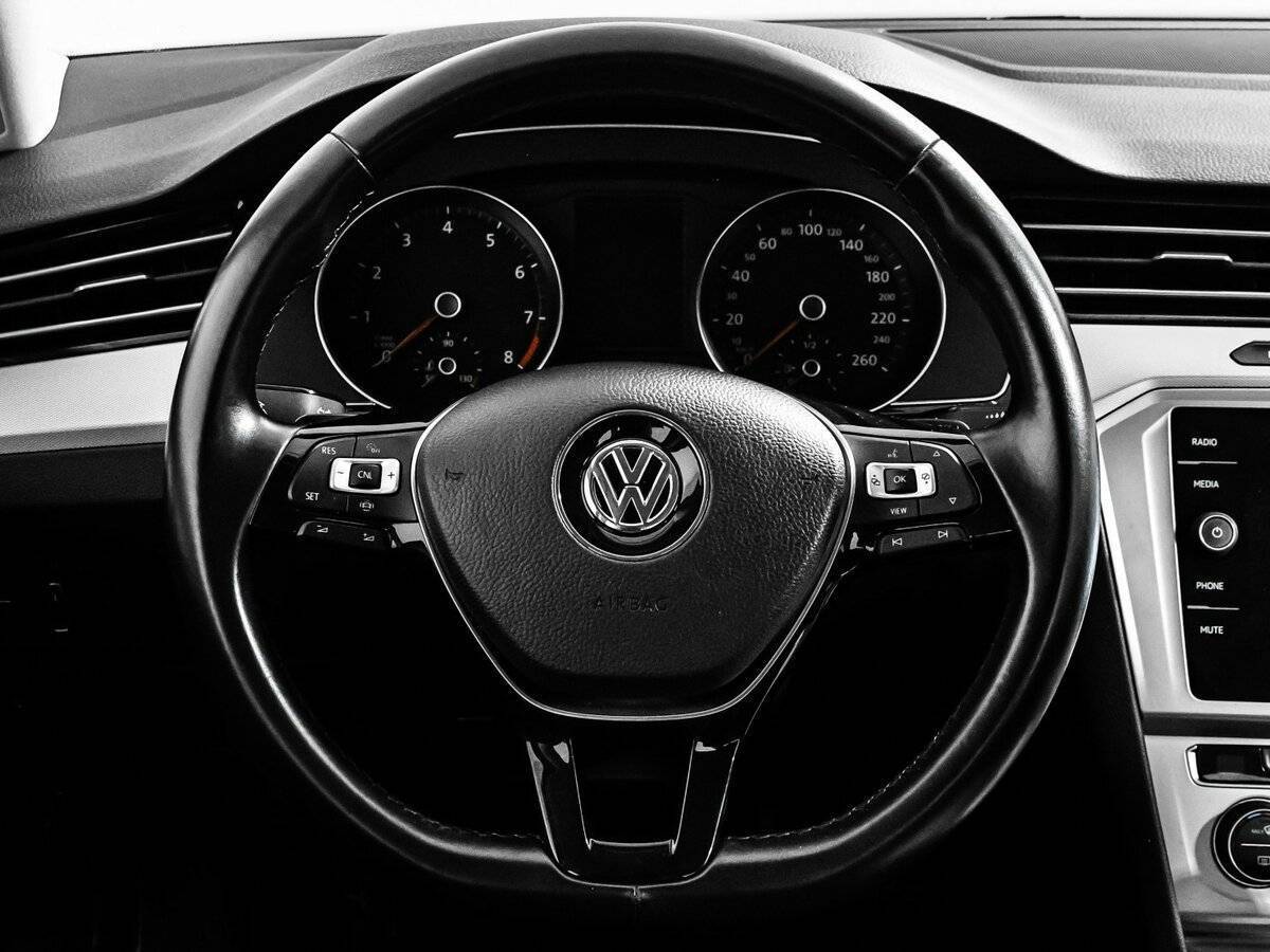 Volkswagen Passat 2018 года с пробегом. Фото: #11