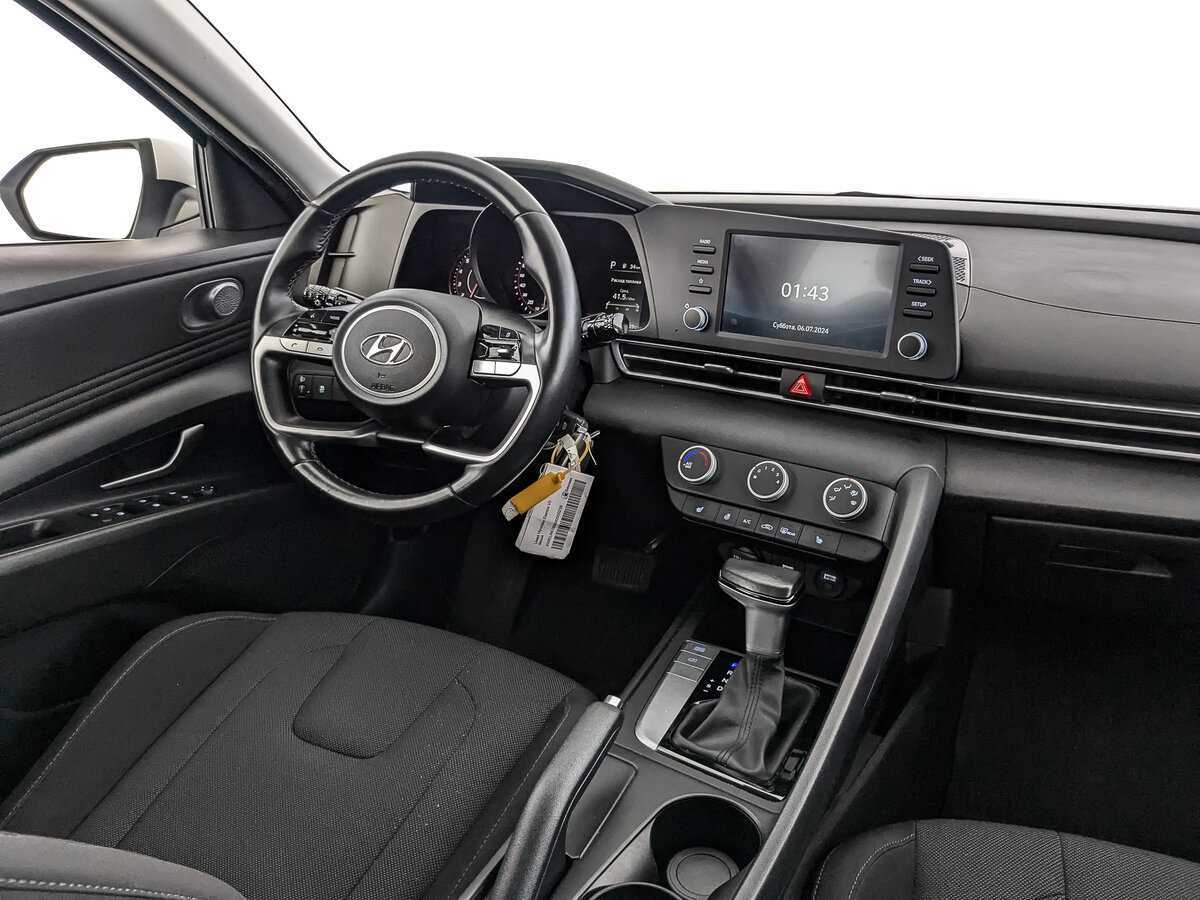 Hyundai Elantra 2021 года с пробегом. Фото: #22