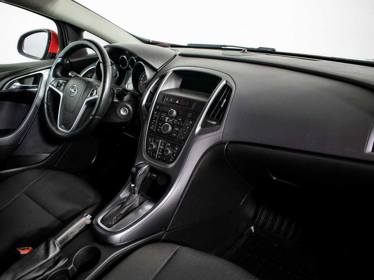 Opel Astra 2013 года с пробегом. Фото: #7