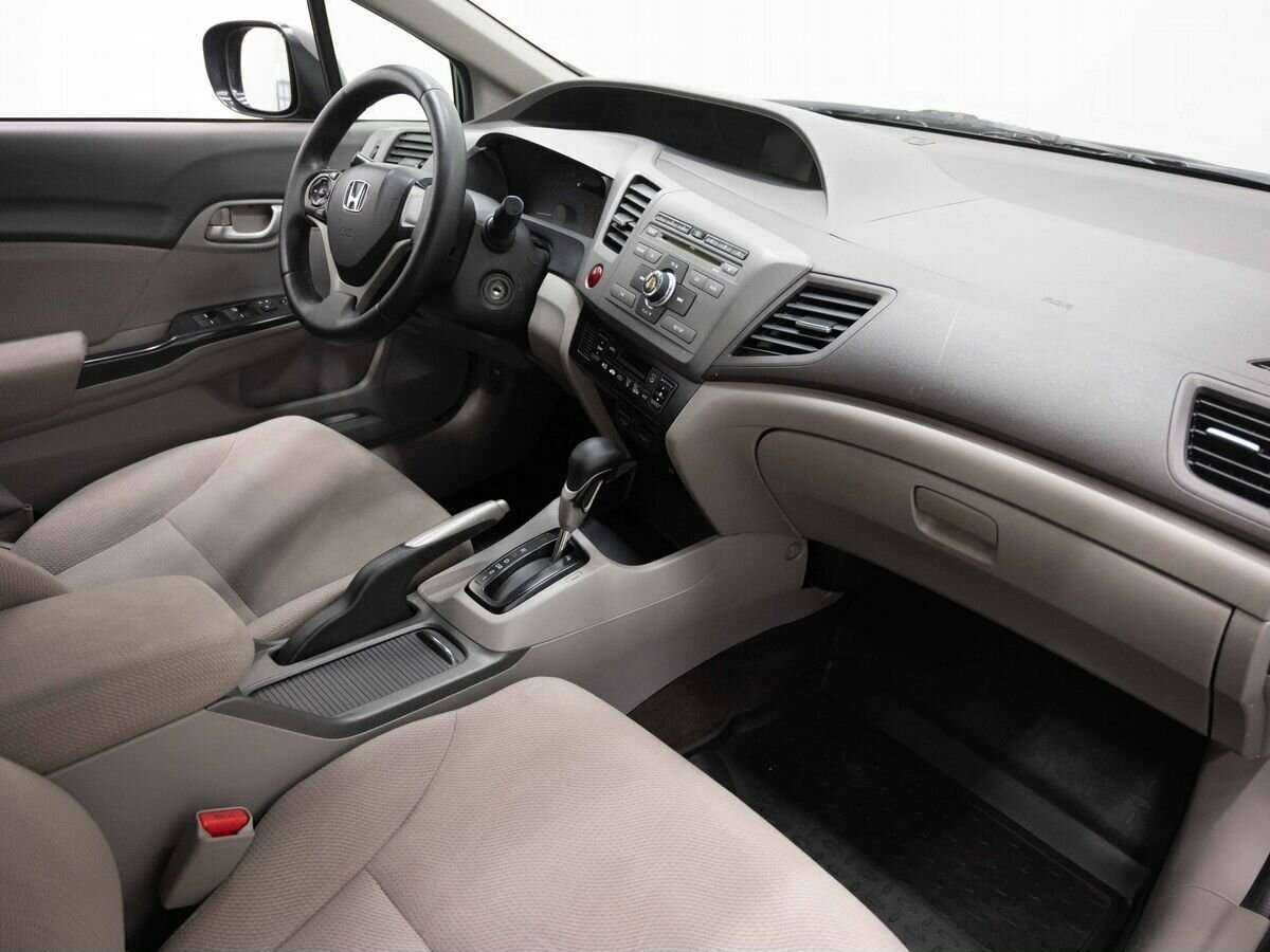 Honda Civic 2012 года с пробегом. Фото: #10