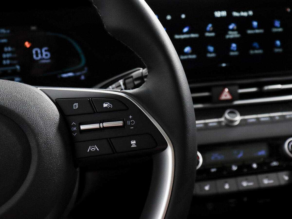 Hyundai Elantra 2024 года с пробегом. Фото: #17