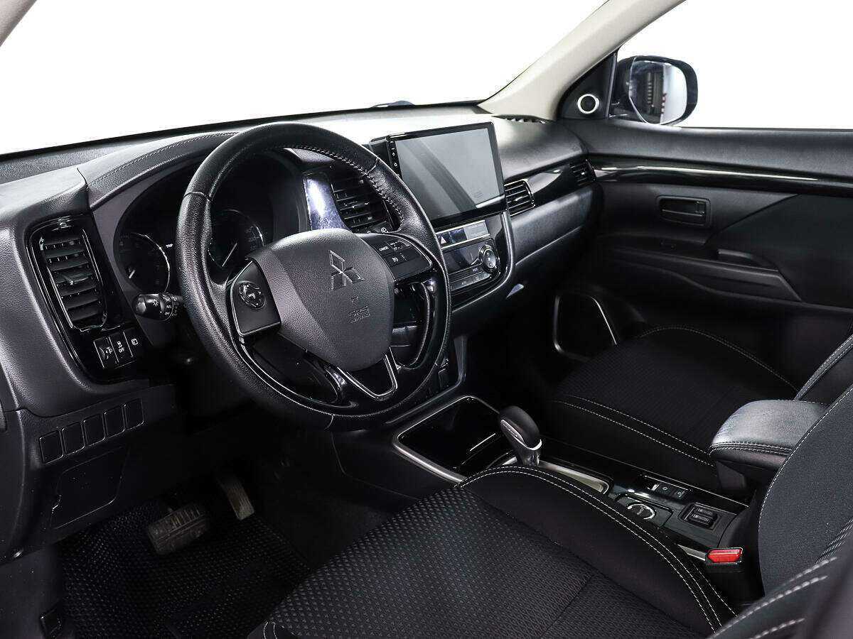 Mitsubishi Outlander 2018 года с пробегом. Фото: #12