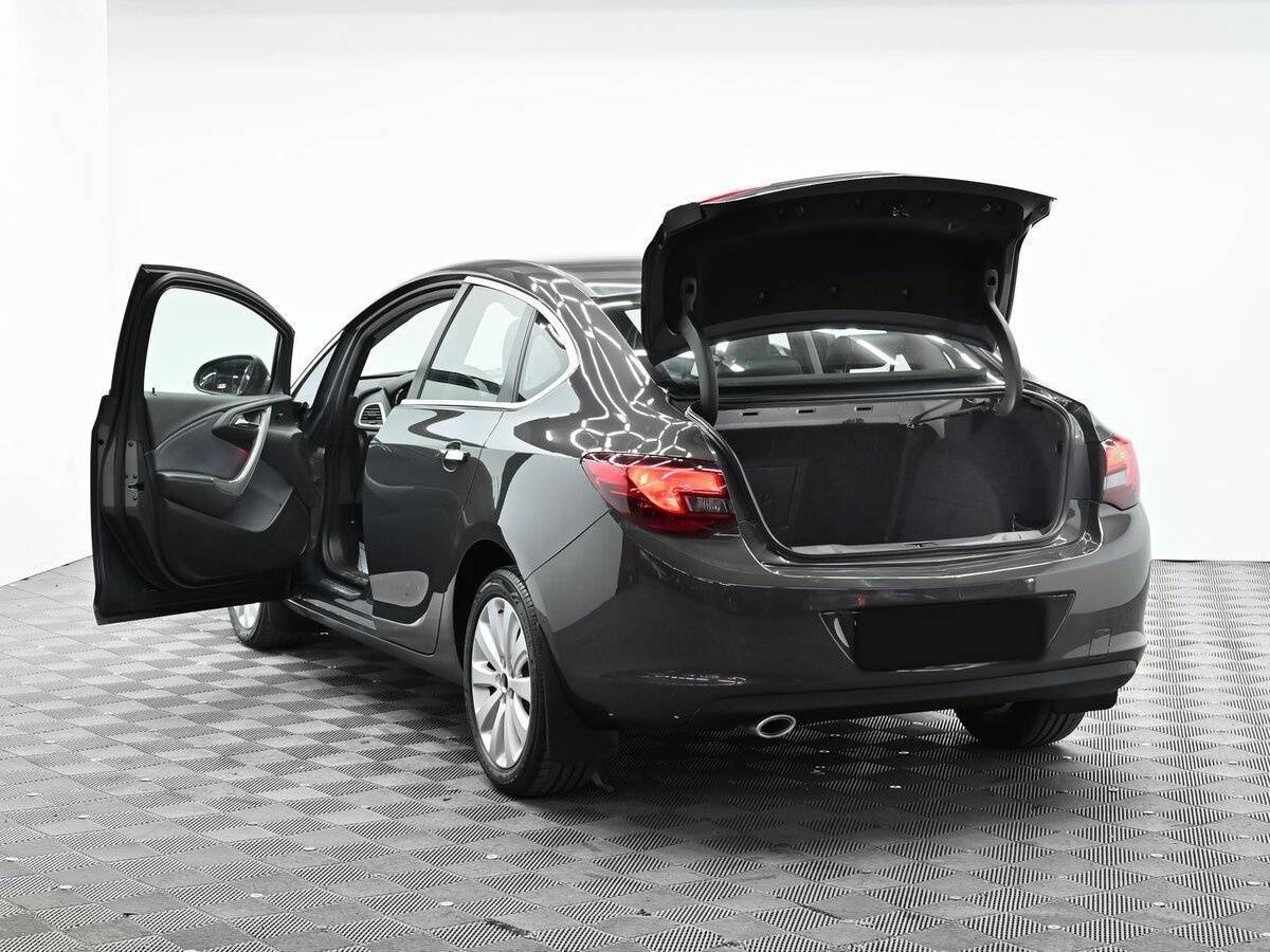 Opel Astra 2013 года с пробегом. Фото: #4