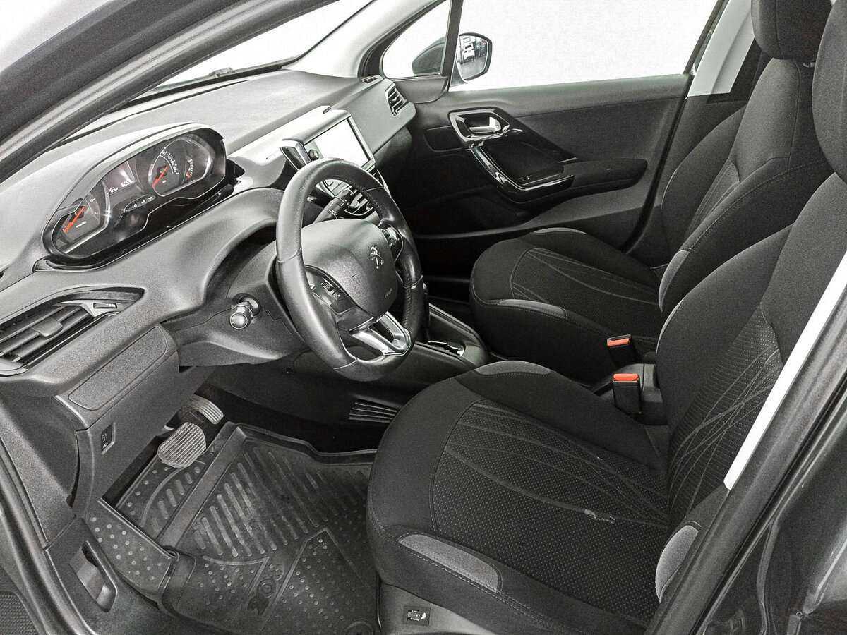 Peugeot 208 2013 года с пробегом. Фото: #13
