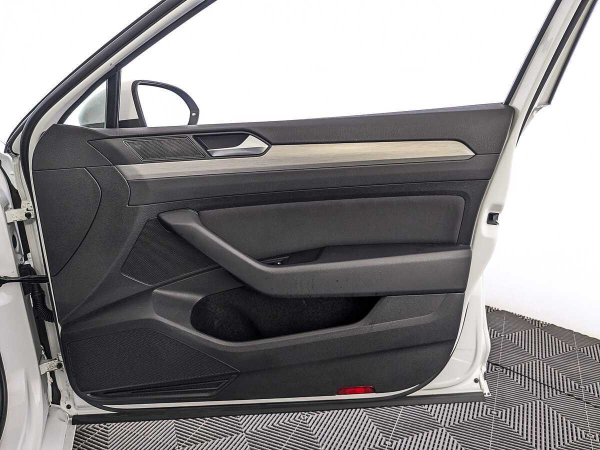 Volkswagen Passat 2017 года с пробегом. Фото: #24