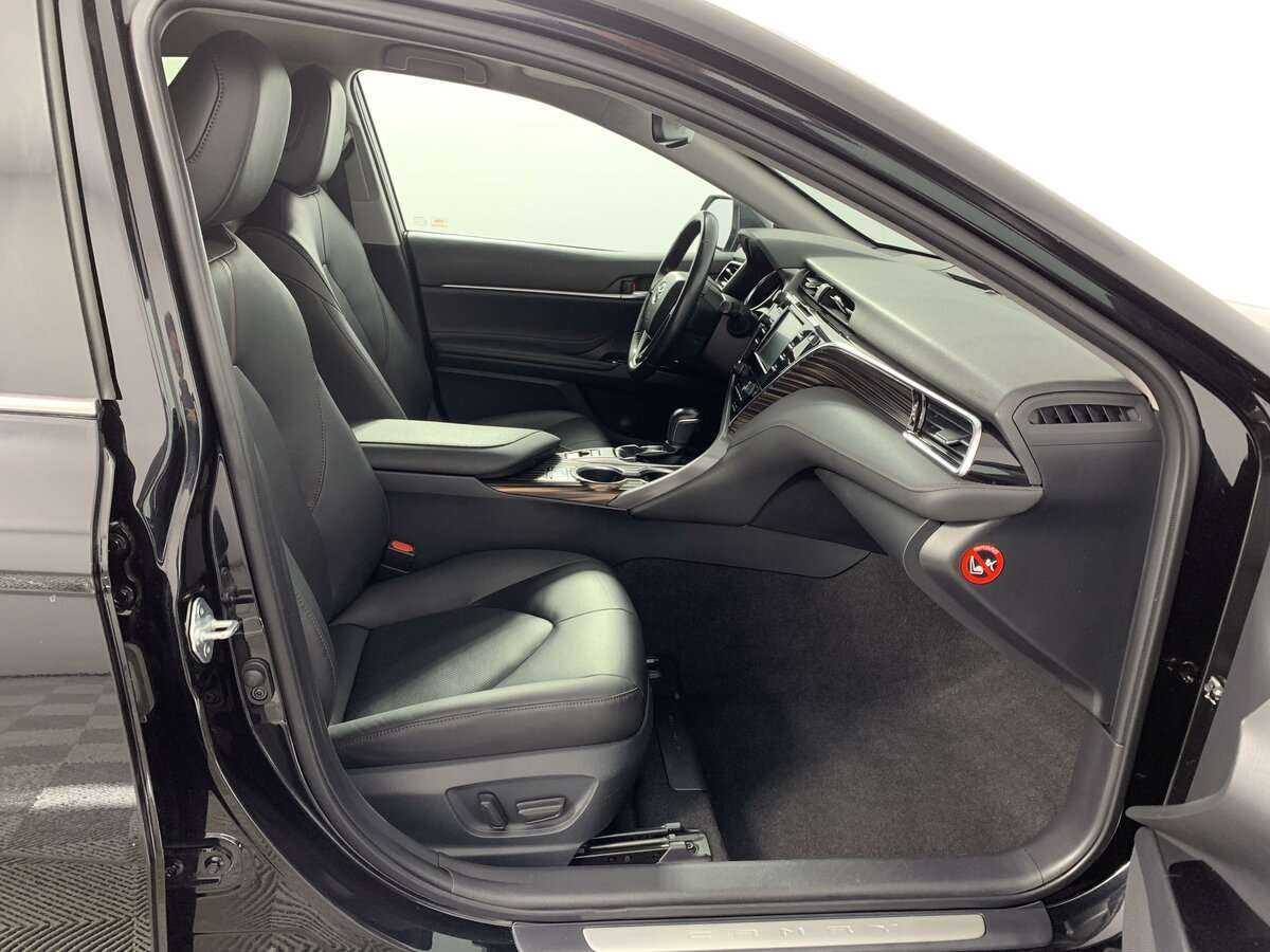 Toyota Camry 2019 года с пробегом. Фото: #14