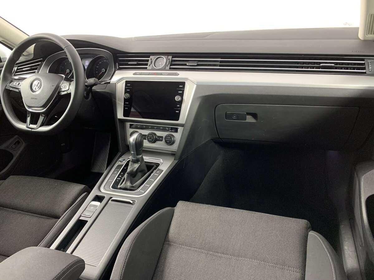 Volkswagen Passat 2019 года с пробегом. Фото: #8