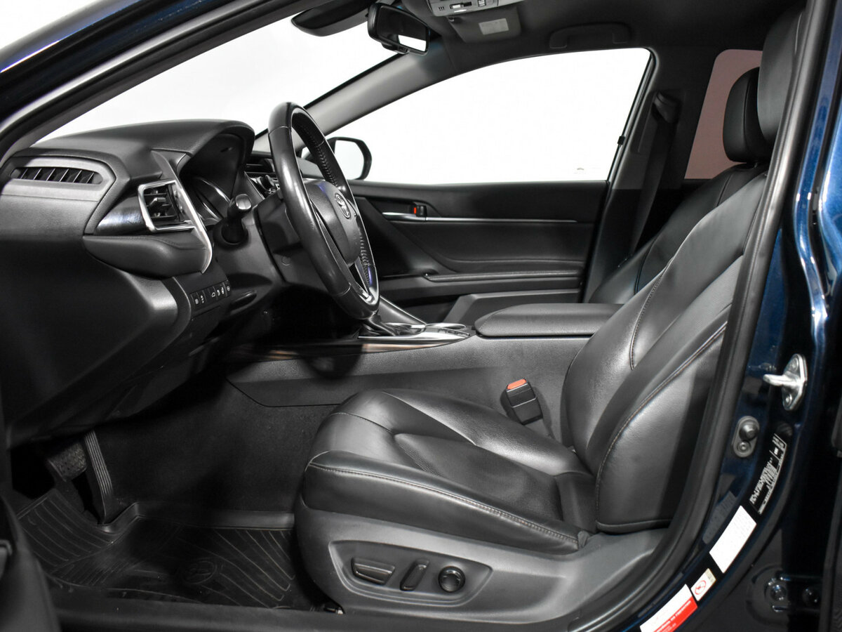 Toyota Camry 2018 года с пробегом. Фото: #9