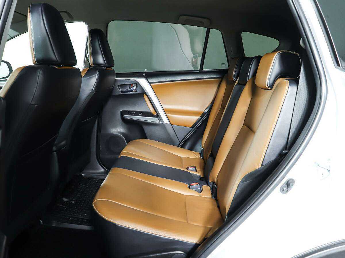 Toyota RAV4 2018 года с пробегом. Фото: #9