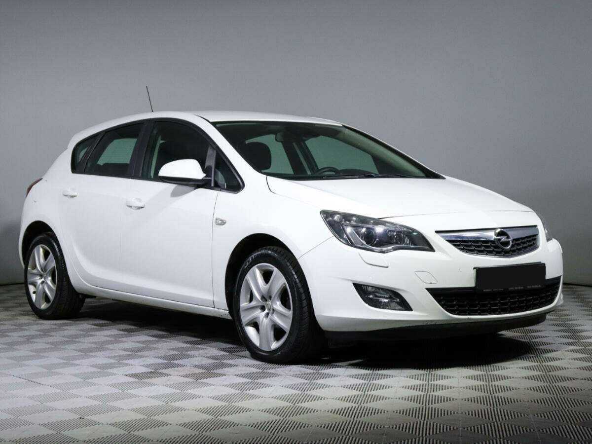 Opel Astra 2012 года с пробегом. Фото: #2