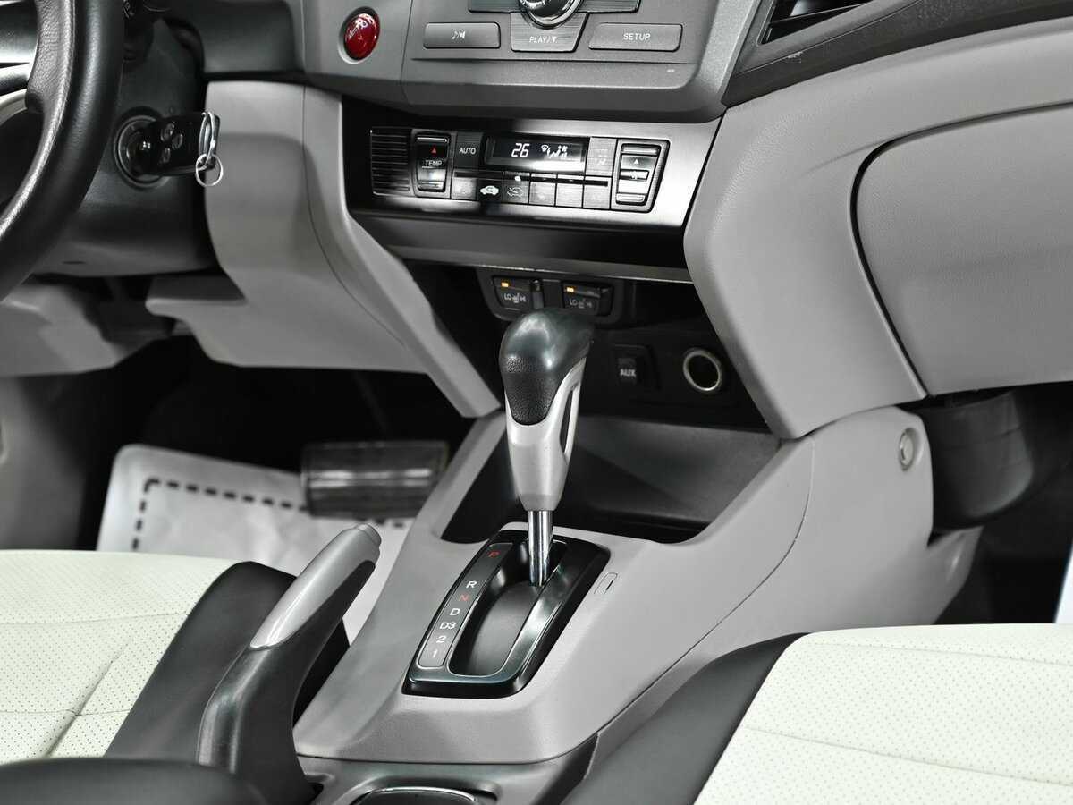 Honda Civic 2012 года с пробегом. Фото: #7