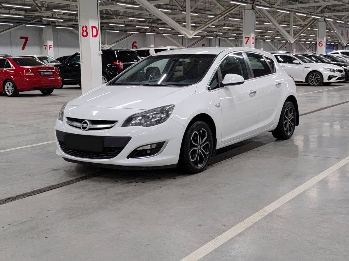 Opel Astra 2013 года с пробегом. Посмотреть фото