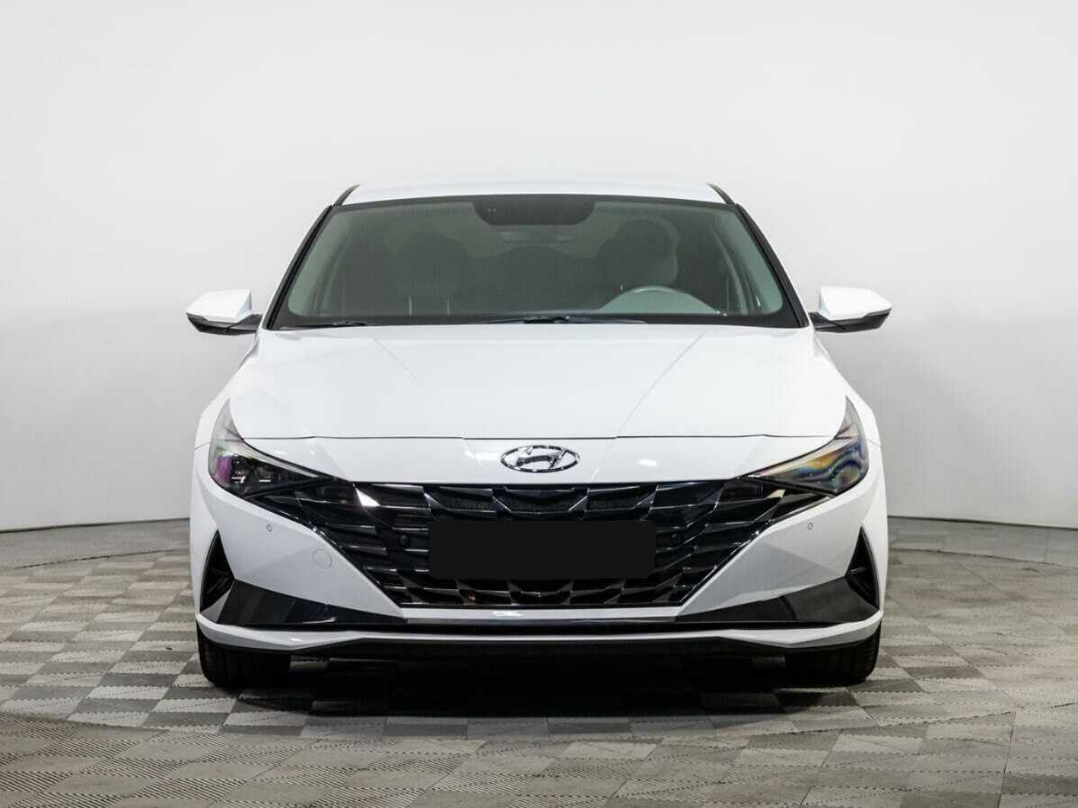 Hyundai Elantra 2021 года с пробегом. Посмотреть фото