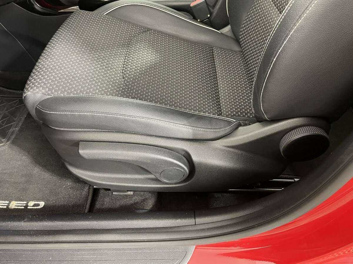 Kia Ceed 2020 года с пробегом. Фото: #9