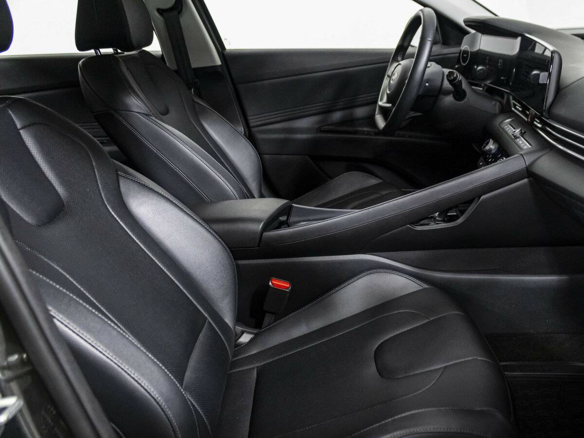 Hyundai Elantra 2023 года с пробегом. Фото: #6