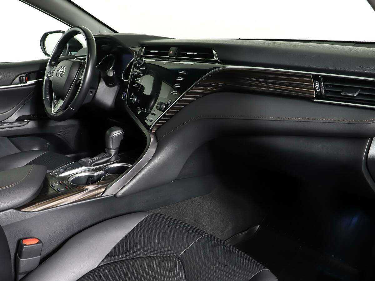 Toyota Camry 2020 года с пробегом. Фото: #6