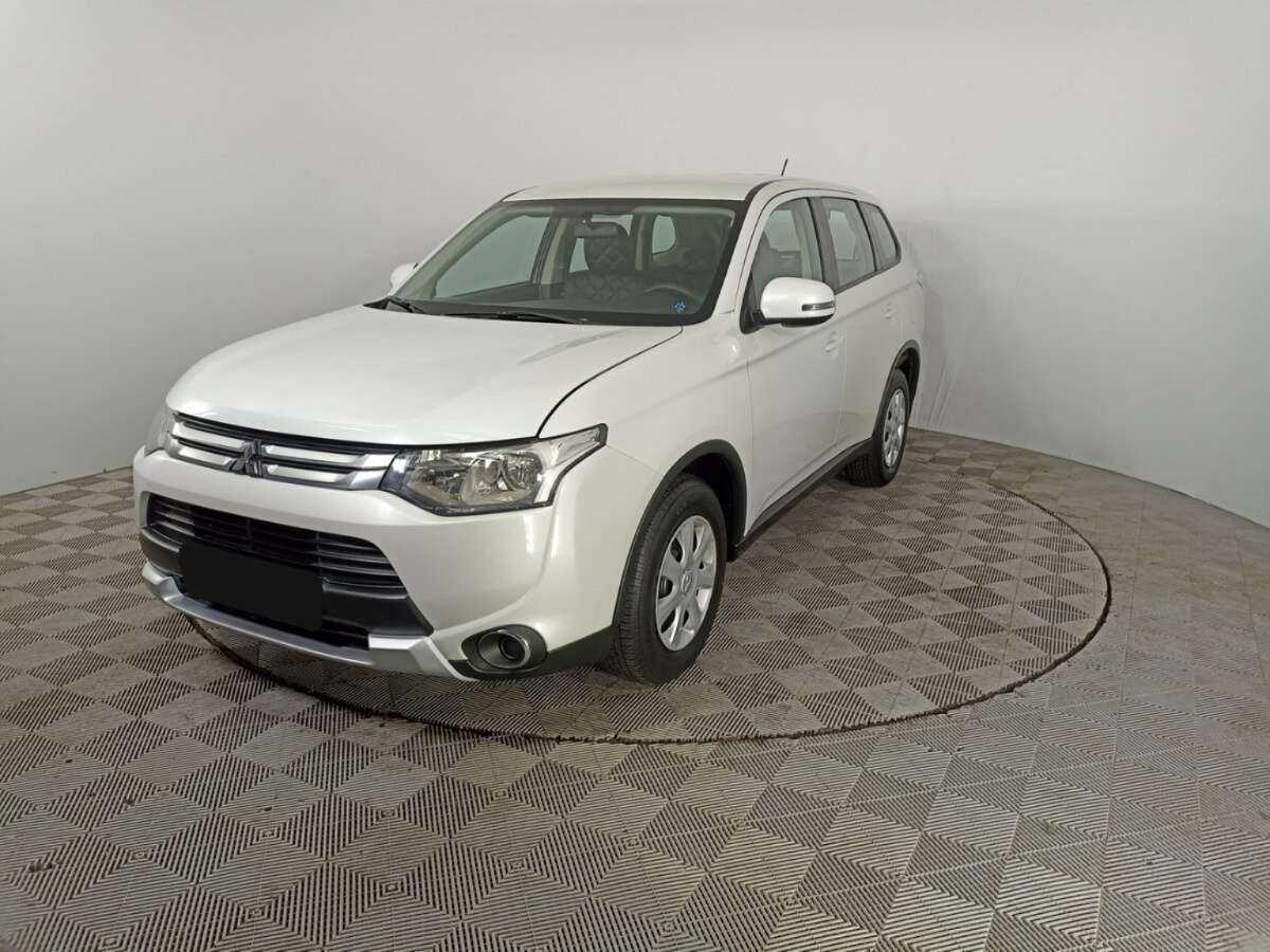 Mitsubishi Outlander 2014 года с пробегом. Посмотреть фото