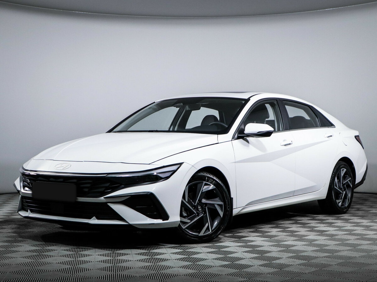 Hyundai Elantra 2023 года с пробегом. Посмотреть фото
