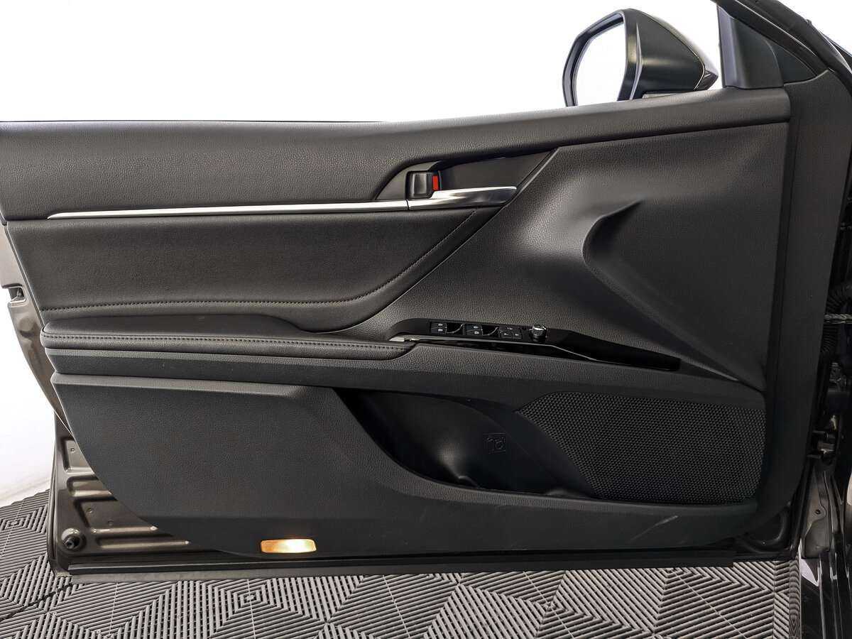 Toyota Camry 2018 года с пробегом. Фото: #14