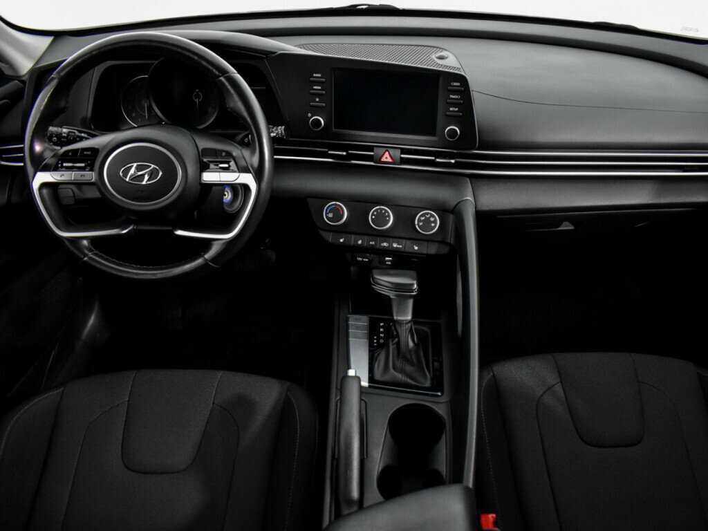 Hyundai Elantra 2021 года с пробегом. Фото: #9